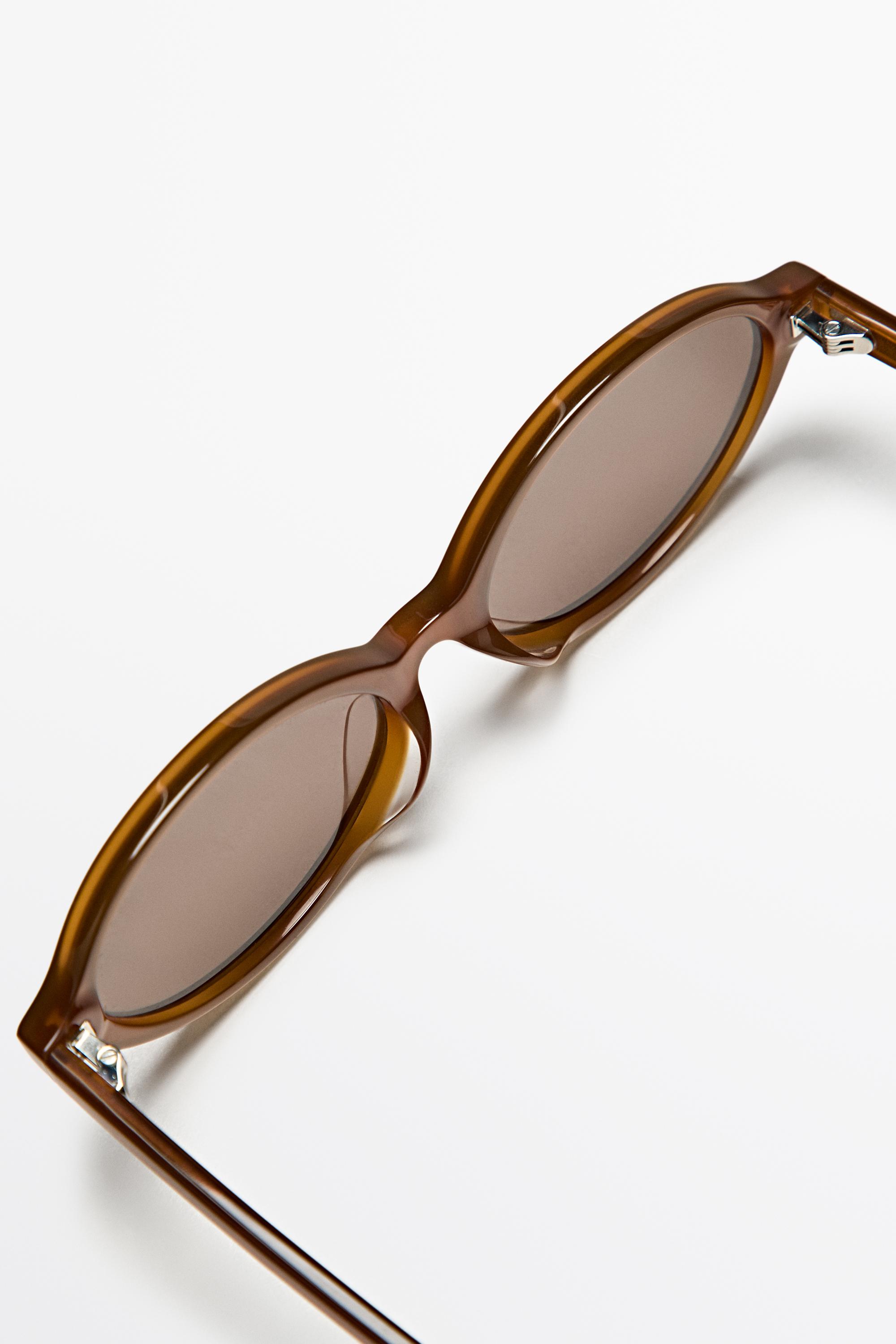 Round sunglasses
